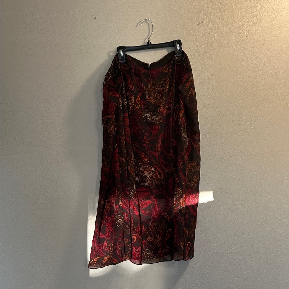 Chic Paisley Maxi Skirt in Red and Black